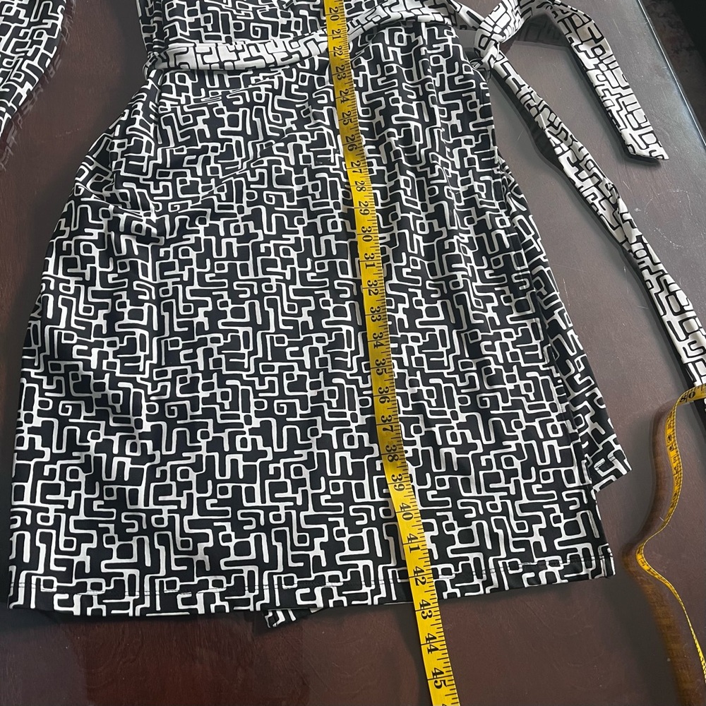 J McLaughlin black and white wrap dress - Picture 5 of 10